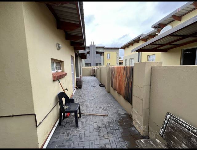 3 BEDROOM TOWNHOUSE FOR SALE IN WATERVAL EAST
